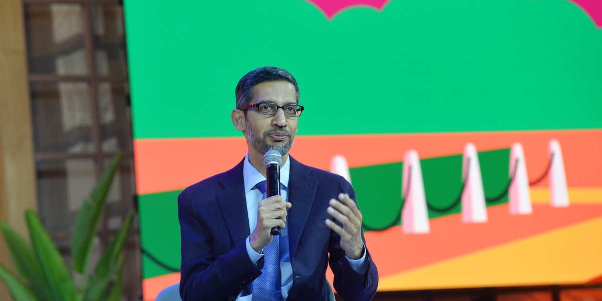 "Redukcje nie są na skalę tych zeszłorocznych i nie dotkną każdego zespołu" - poinformował dyrektor generalny Google Sundar Pichai w wewnętrznej notatce dla pracowników.