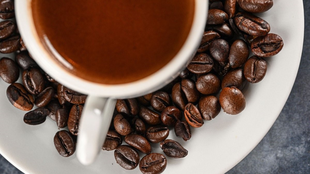 Vrei o cafea mai bună acasă? Evită aceste 5 greșeli frecvente
