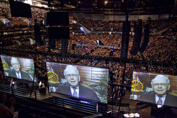 Coroczny zjazd akcjonariuszy Berkshire Hathaway w Omaha, Nebrasce, U.S - emisja przemówienia Warrena Buffetta