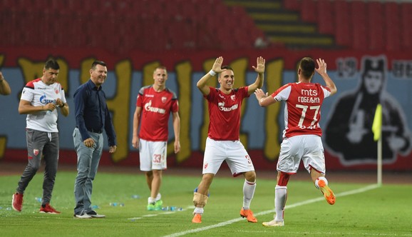 Marko Gobeljić sa saigračima slavi pogodak