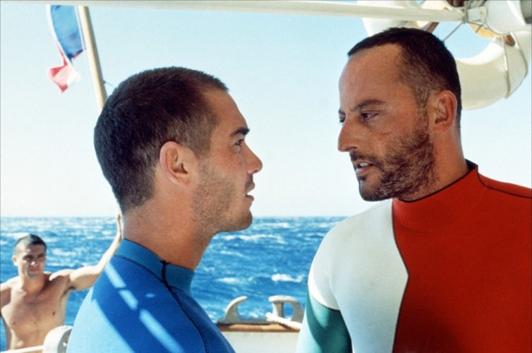 Jean Reno i Jean-Marc Barr w filmie 'Wielki błękit'