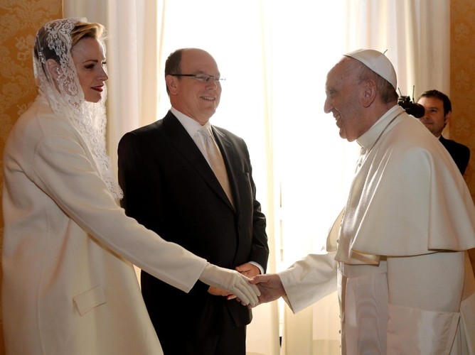 Księżna Charlene, książę Albert II i papież Franciszek