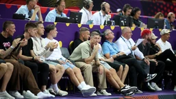 polscy koszykarze lepsi wicemistrzów olimpijskich, ale tylko do przerwy. lewandowski patrzył z podziwem