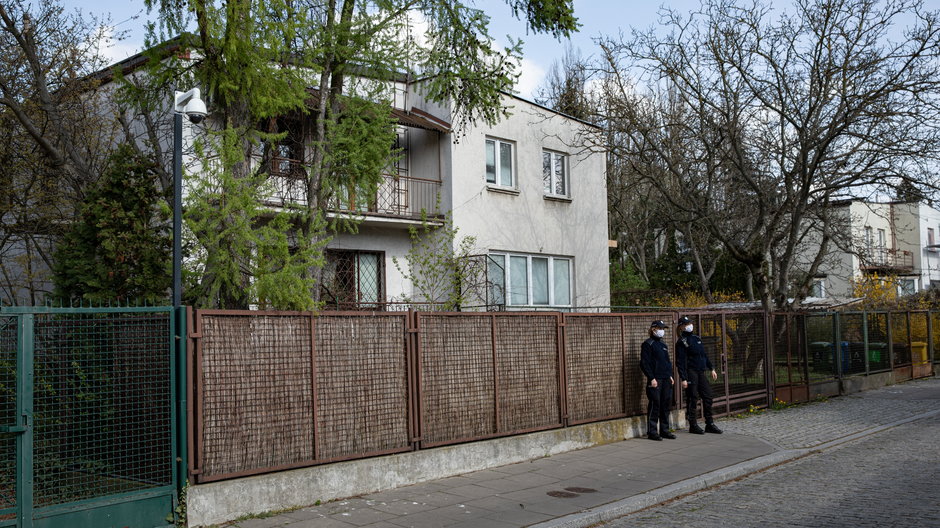 Patrol policji w okolicy willi Jarosława Kaczyńskiego na Żoliborzu