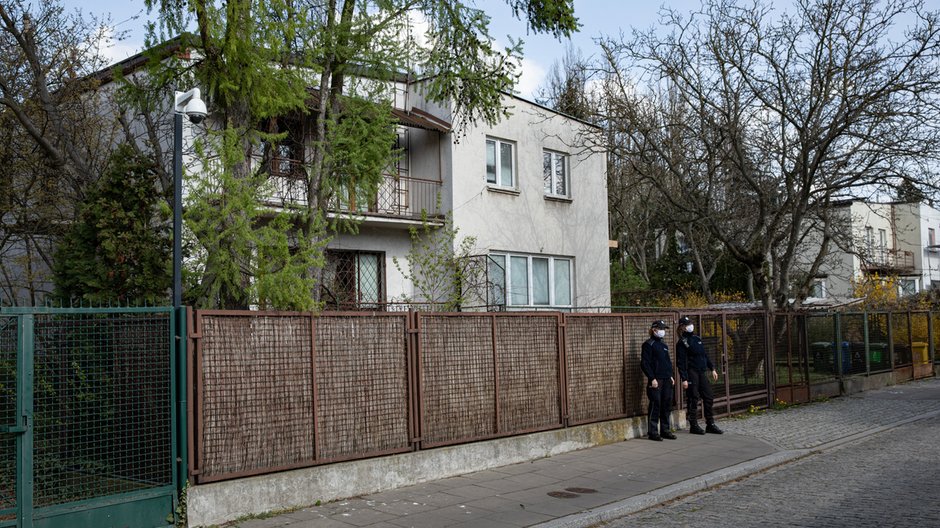 Patrol policji w okolicy willi Jarosława Kaczyńskiego na Żoliborzu