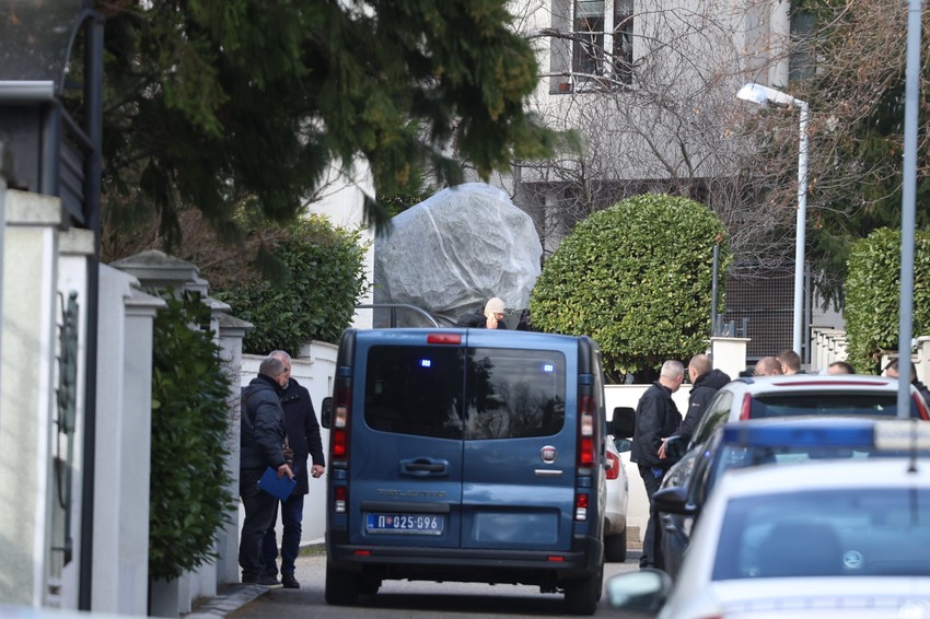 Kuća Zdravka Čolića bačena bomba