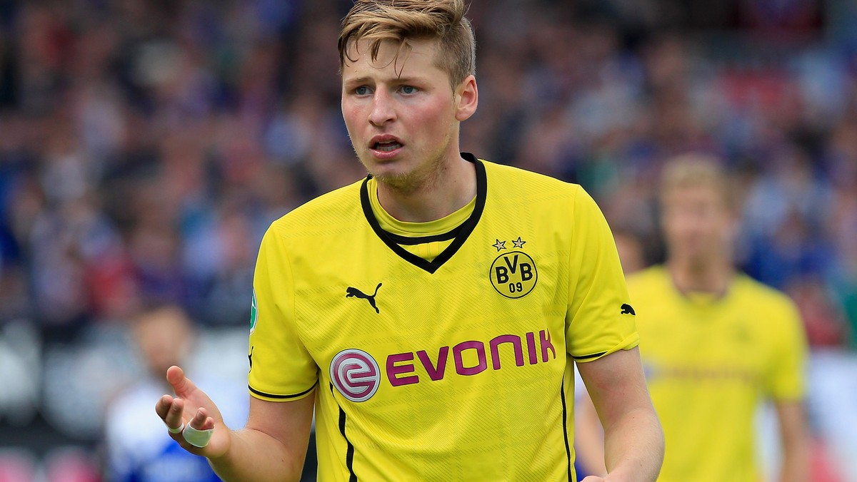 Marvin Ducksch, 22-letni zawodnik Borussii Dortmund, w rozmowie z niemieckim "Bildem" przyznał, że "wsadził" do więzienia swojego starszego brata. Kevin Ducksch okradał kobiety, z którymi umawiał się za pomocą popularnego w Niemczech portalu randkowego, podając się za młodszego brata.