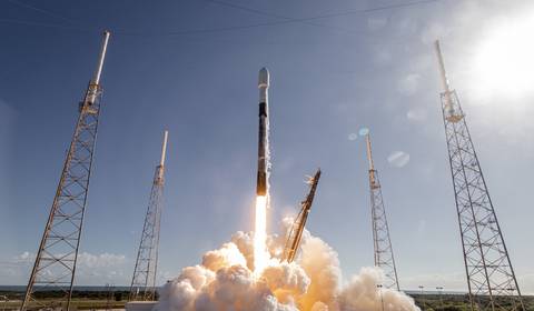Falcon 9 SpaceX uchwycony na zdjęciach z kosmosu przed i po misji Transporter-3