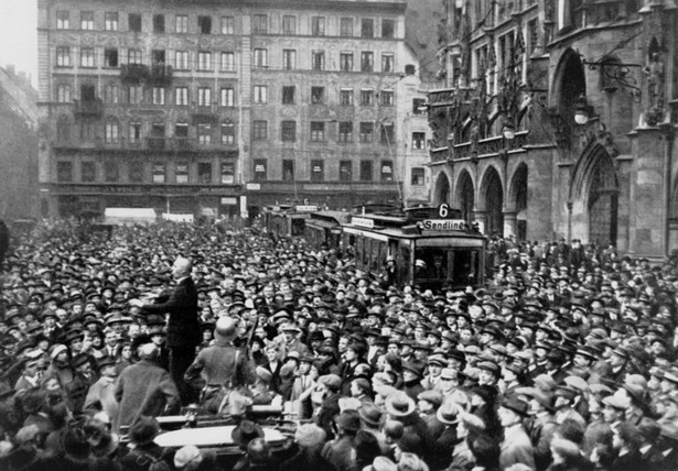 Marienplatz w Monachium podczas puczu, 8-9 listopada 1923 r.