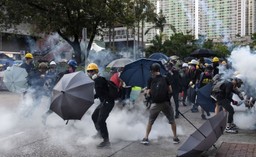 Pekin chce dokręcić śrubę Hongkongowi