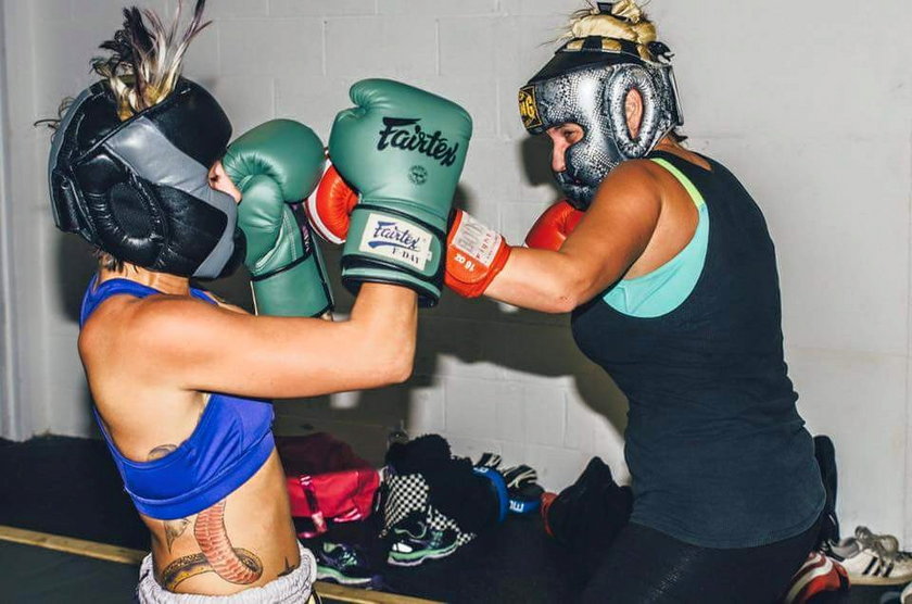 Samotna matka chce podbić MMA. Przeszkadza jej biust
