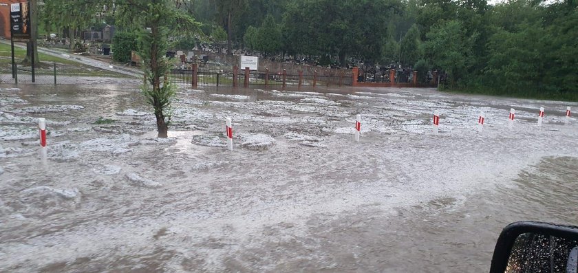 Potężna burza nad Chodzieżą, duże zniszczenia. Burmistrz: Alertu RCB nie było. Był tydzień temu w sprawie wyborów