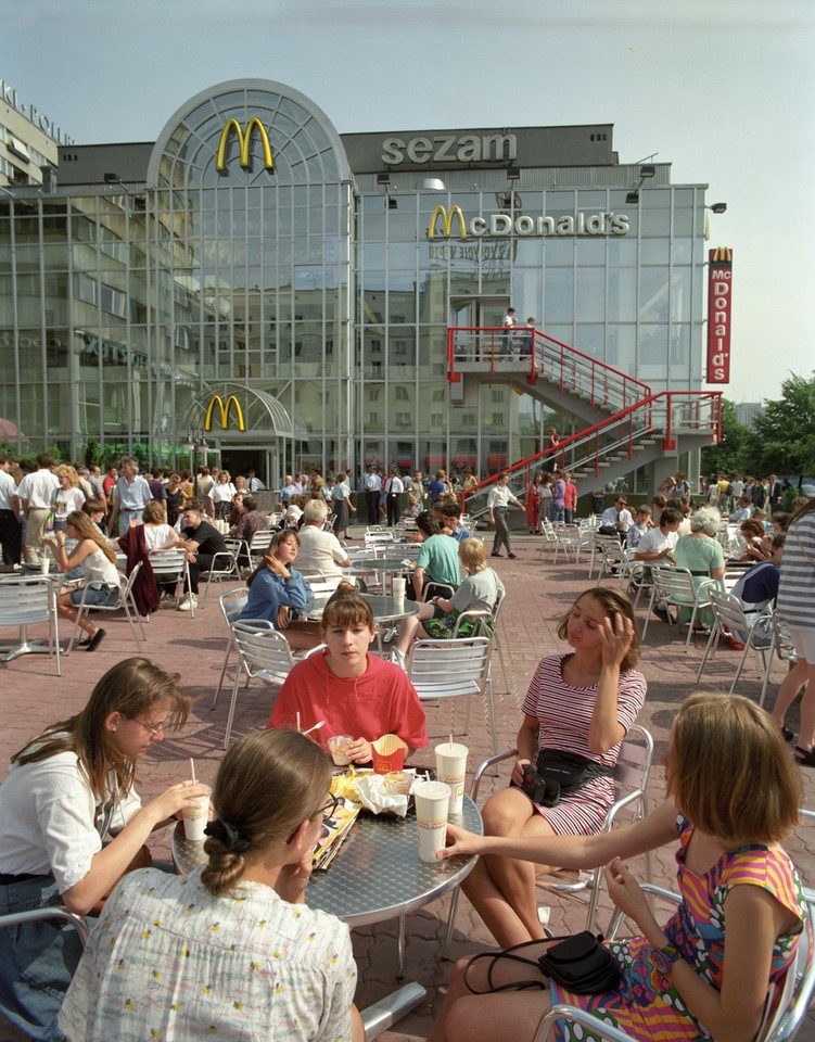 Najstarszy McDonald's w Polsce, czerwiec 1992 r.