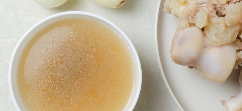 Jedna filiżanka dziennie działa jak najlepszy balsam dla skóry, stawów i jelit. Sprawdzamy efekty po tygodniu stosowania