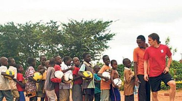 Így tanította focizni az ugandai srácokat Orbán