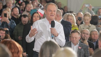 Adam Glapiński będzie miał problemy? Donald Tusk mówi o "konsekwencjach prawnych"