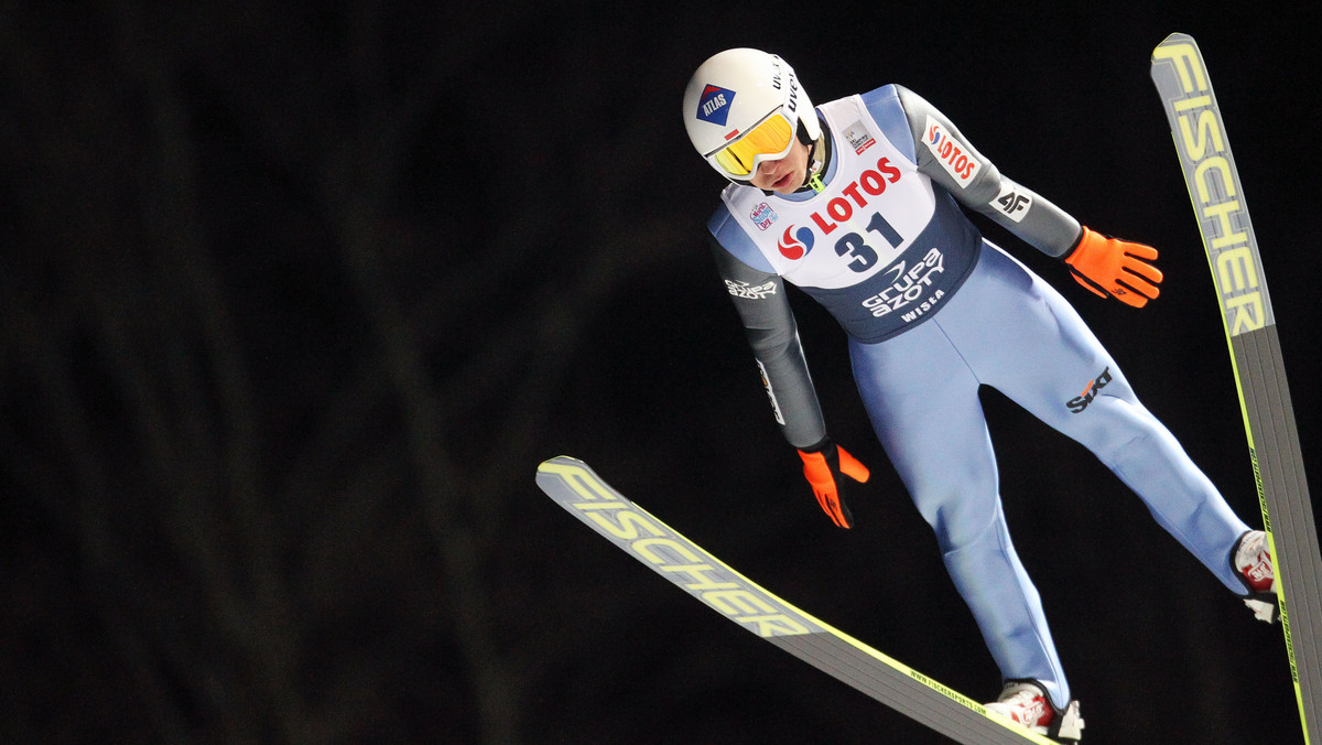 Kamil Stoch zdominował treningi przed kwalifikacjami i konkursem pucharu Świata w skokach narciarskich w Oslo. Po zwycięstwie na pierwszym, okazała się najlepszy także na drugim treningu dzięki lądowaniu na 127. metrze. Kwalifikacje odbędą się o 16:45.