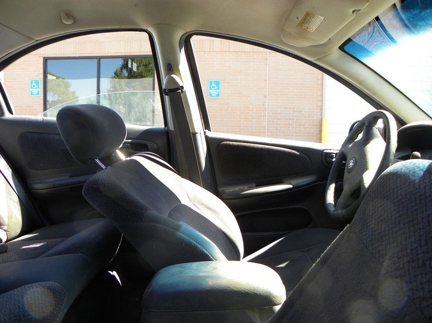 Sedište koje je popustilo posle sudara (FOTO: Klik.ba)