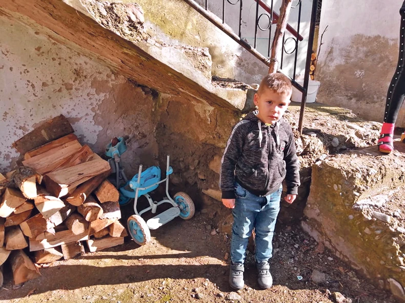 Matej je bio mali kada je njegova majka Ana zbog porodičnog nasilja završila u sigurnoj kući