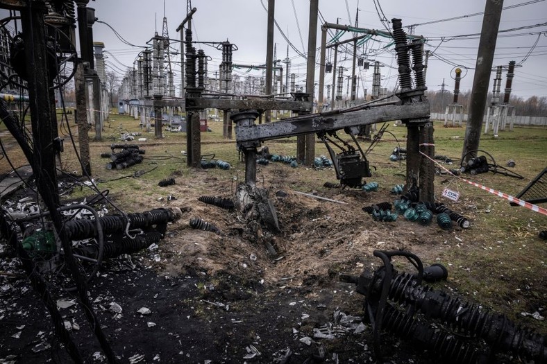 Armia Putina celowo ostrzeliwuje ukraińskie elektrownie i linie przesyłowe