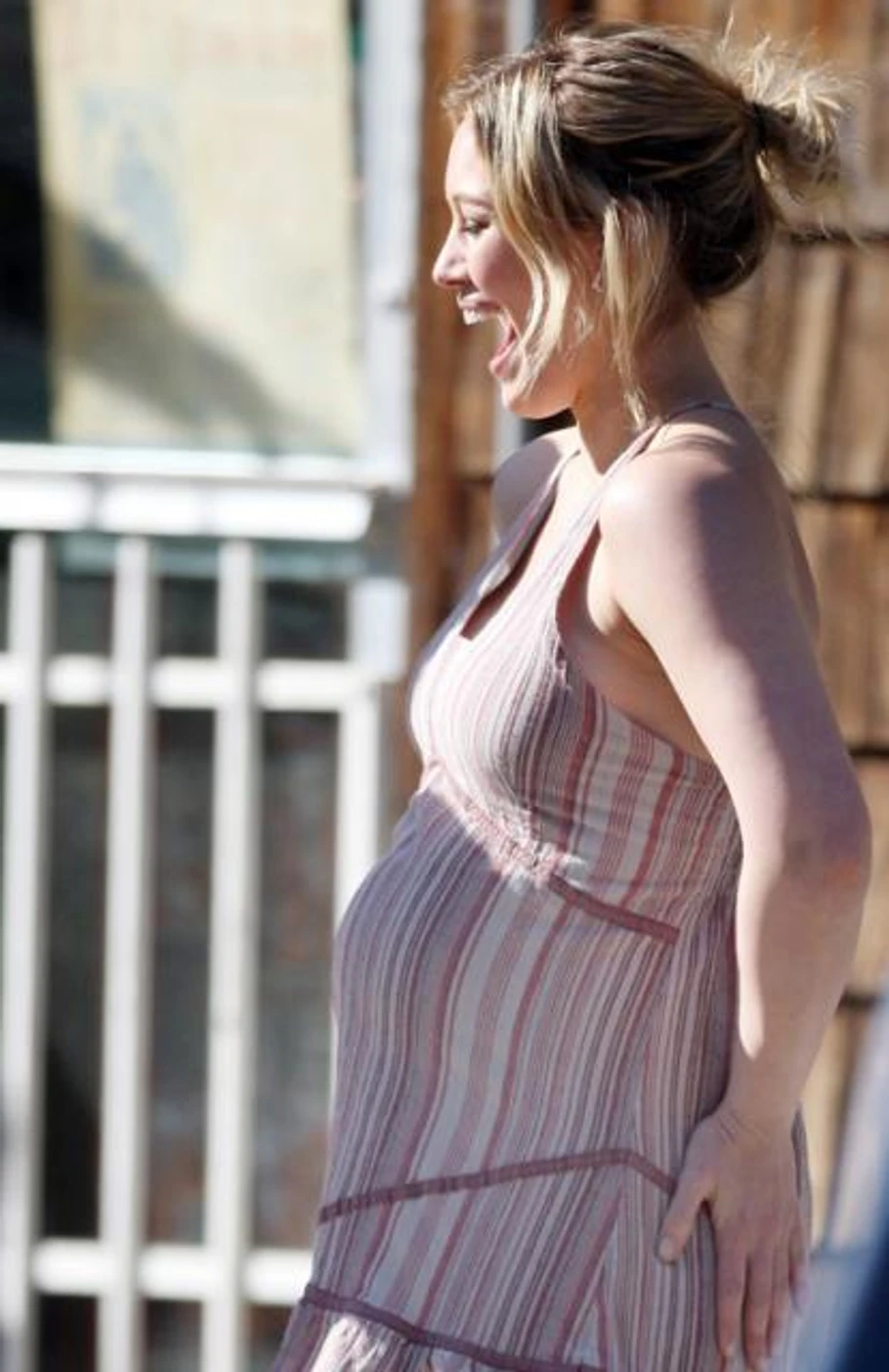 13692_hilaryduffpregnantbabybumpprovincesofnight