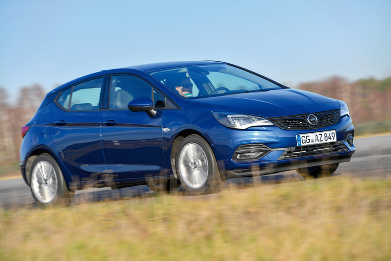 Porównanie: Mazda 3 kontra Opel Astra