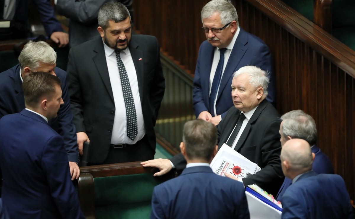 „Bezkarność Plus”. PiS chce wrócić do projektu ustawy abolicyjnej dla urzędników