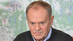 donald tusk odpowiada na posty prawicy. "niżej upaść nie można"
