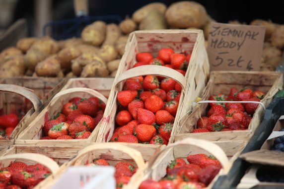 Truskawki na ryneczku w Gorzowie kosztują 25 złotych za kilogram!