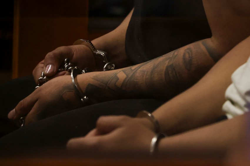 Navodni članovi kartela Tren de Aragua na sudu zbog ubistva u Santjagu, Čile, 9. jula