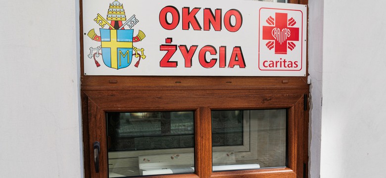 Dwulatek w oknie życia. Sprawę bada policja