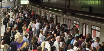 Warszawa: Dziecko wpadło pod metro! Żyje