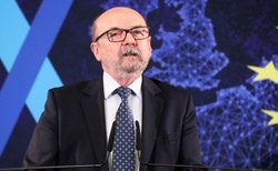 Europejska lewica chce obalić rządy Polski i Węgier? Rewelacje prof. Legutki