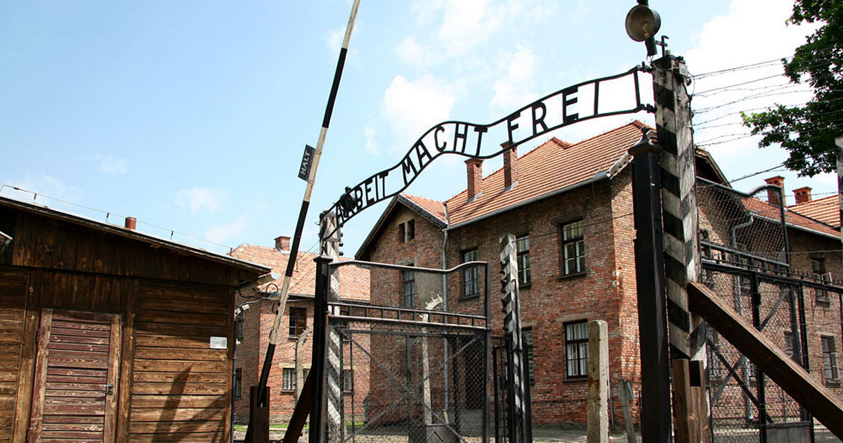 o-wi-cim-auschwitz-popularne-na-facebooku-podr-e