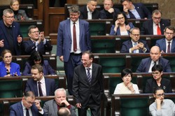 Awantura w Sejmie. Kamiński pokazał wulgarny gest