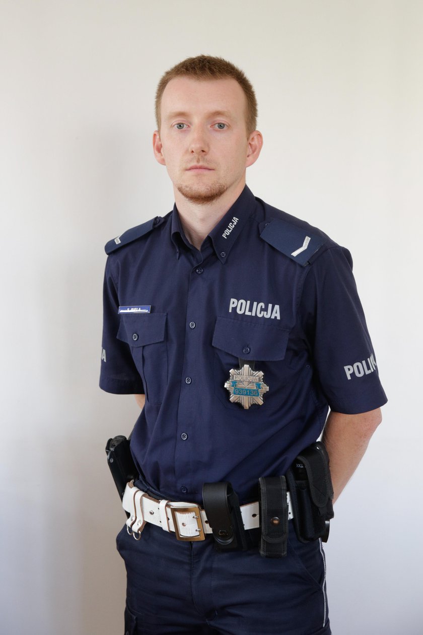 Policjant zaangażował się w ratowanie sąsiadów