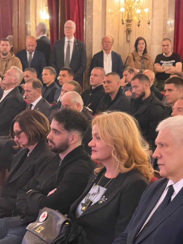 Sestra Duška Vujoševića do Borisa Tadića, bivši predsednik plače