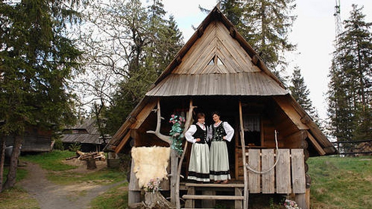 Janina Rzepka z Brzegów (gm. Bukowina Tatrzańska) zostanie pierwszą kobietą bacą - to wydarzenie XXI wieku - twierdzi wójt Bukowiny Tatrzańskiej. Do tej pory wypasem owiec i wyrabianiem oscypków parali się tylko mężczyźni.