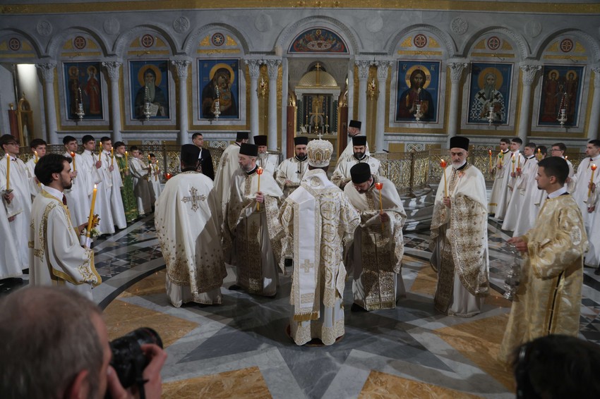 ponoćna liturgija u Hramu