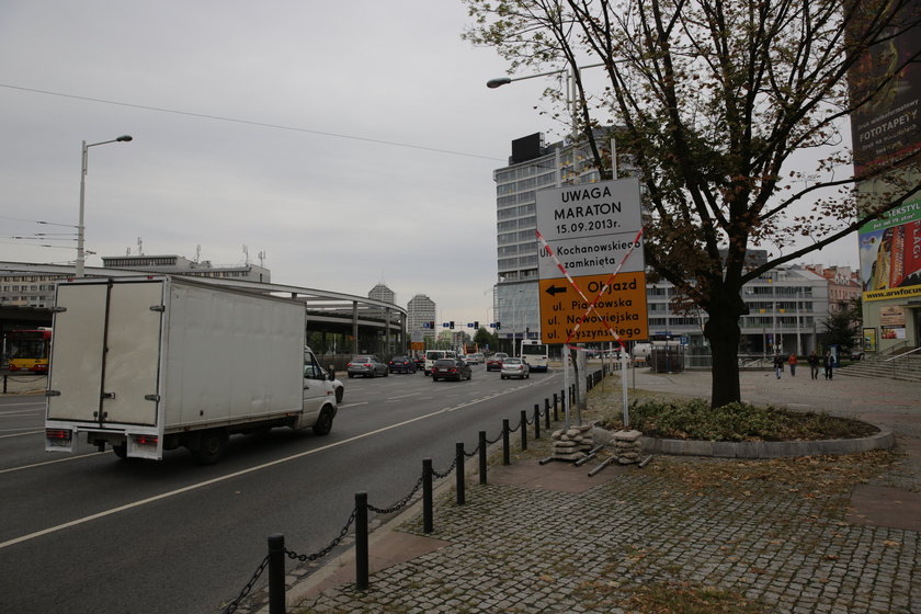 Znaki informujące kierowców o zmianach stoją już na ulicach miasta