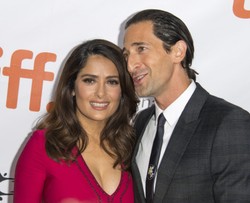 Piękna i przystojniak: Salma Hayek w ramionach Adriena Brody'ego [ZDJĘCIA]