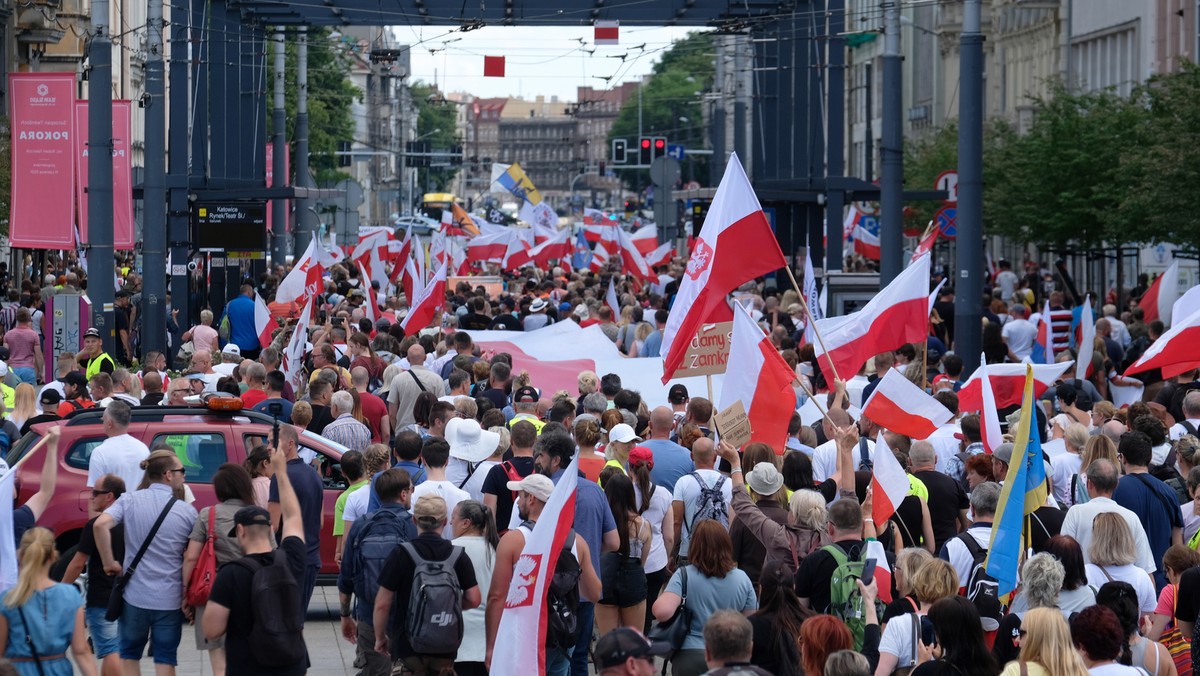 Katowice: Antyszczepionkowcy wyszli na ulice. Śląski Marsz Wolności