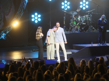 POZNATI UVELIČALI KONCERT JAKOVA JOZINOVIĆA: Jelena Tomašević i Ivan Bosiljčić ZASENILI PERFORMANSOM, pevač prvi put o TRUDNOJ VERENICI (VIDEO)