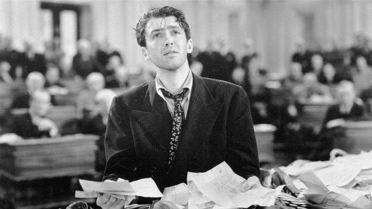 Zapraszamy do kolejnej odsłony nowego cyklu na łamach Onet FILM, w którym będą pojawiać się artykuły na temat mniej lub bardziej znanych filmowych postaci z różnych epok kina, które w jakiś sposób zapisały się w pamięci widzów na całym świecie. Tym razem opisujemy Jeffersona Smitha z filmu „Pan Smith jedzie do Waszyngtonu” Franka Capry z 1939 roku.