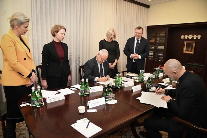 Spotkanie przedstawicieli NBP i Narodowego Banku Ukrainy. Wziął w nim udział także Jacek Kurski, wówczas już zastępca dyrektora wykonawczego w Banku Światowym