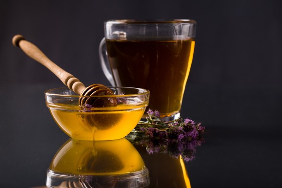 Šansa za domaće pčelarstvo! Mesarovićeva uručila rešenja po programu finansijske podrške za plasman meda