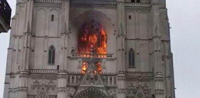 Płonęła znana katedra we Francji. Pożar traktowany jako przestępstwo