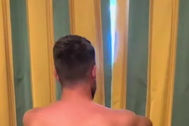 Kad je razgrnuo zavese hotelske sobe na moru umalo je PAO U NESVEST OD ŠOKA: Prizor koji ga je sačekao je NOĆNA MORA SVAKOG TURISTE - o ovome peva čak i Ana Nikolić