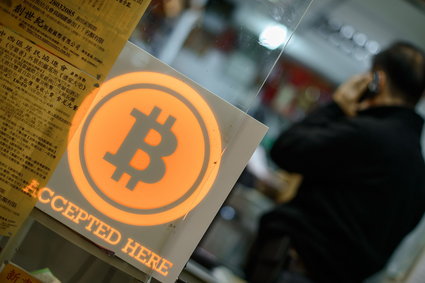 Jeden wykres pokazuje, jak największy konkurent podgryza bitcoina