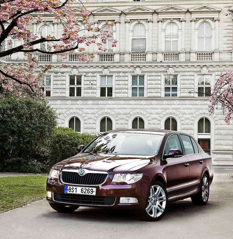Škoda Superb: 4 lata gwarancji, 120 tys. km i bezpłatny serwis!